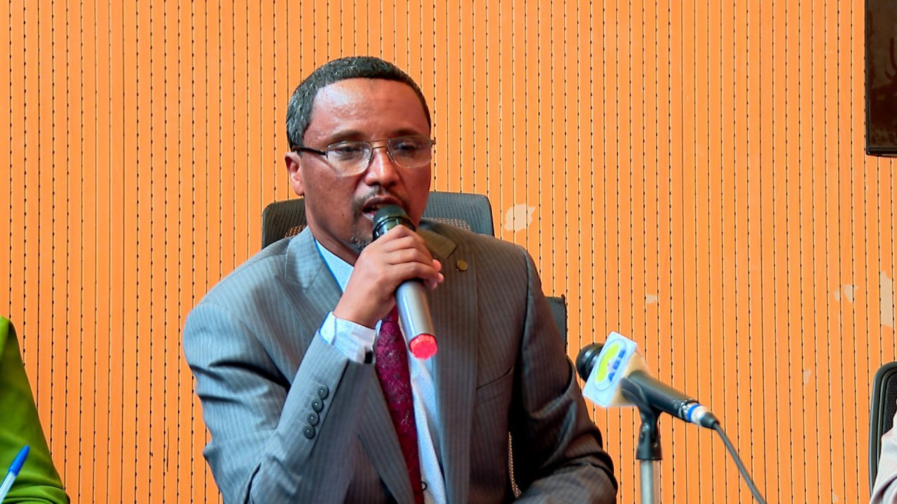 Manni murtii ol-aanaa magaalaa Adaamaa waajjira abbaa alangaa magaalichaa waliin ta’uun kenna tajaajila haqaa irratti abukaatota dhuunfaa marisisee.