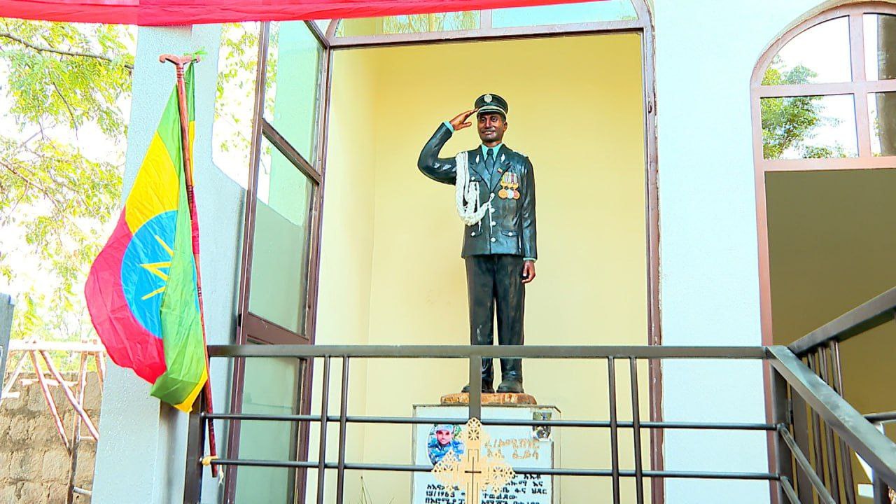 Bulchiinsi Magaalaa Adaamaa Mana jireenyaa ijaaruun Maatii Gargaaraa Komishineraa Olii Fayyisaatiif dabarsee kenne.
